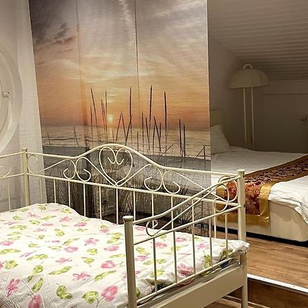 Train Fans Guesthouse ซีวีทาล ภายนอก รูปภาพ