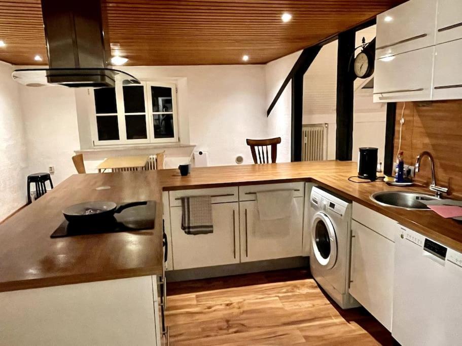 Train Fans Guesthouse ซีวีทาล ภายนอก รูปภาพ